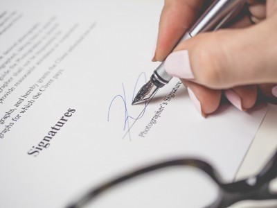 Assinada MP que tarifa super-ricos e envia projeto para tributar capital de em paraísos fiscais