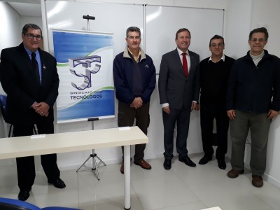 Sindicato discute demandas com presidente do Confea