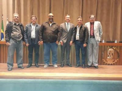 Membros do Sindicato reúnem-se com o presidente do Confea